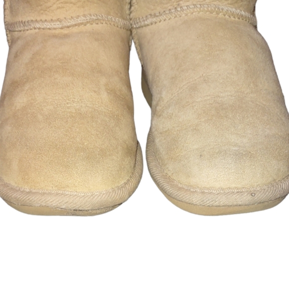 UGGS boot classic short kids sz W4. Logo snow warm lined Leather faux fur - Picture 6 of 9